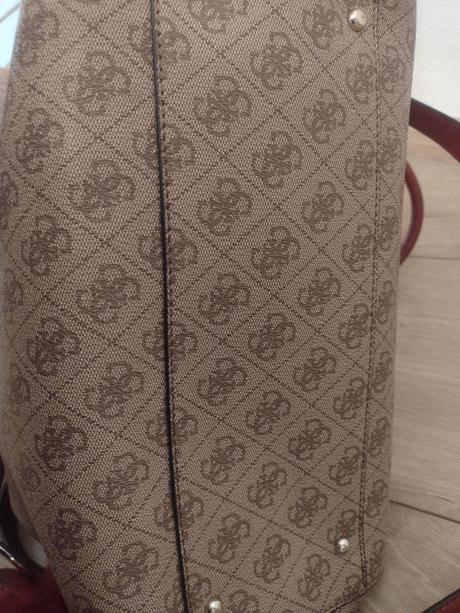 Kabelka guess, guess