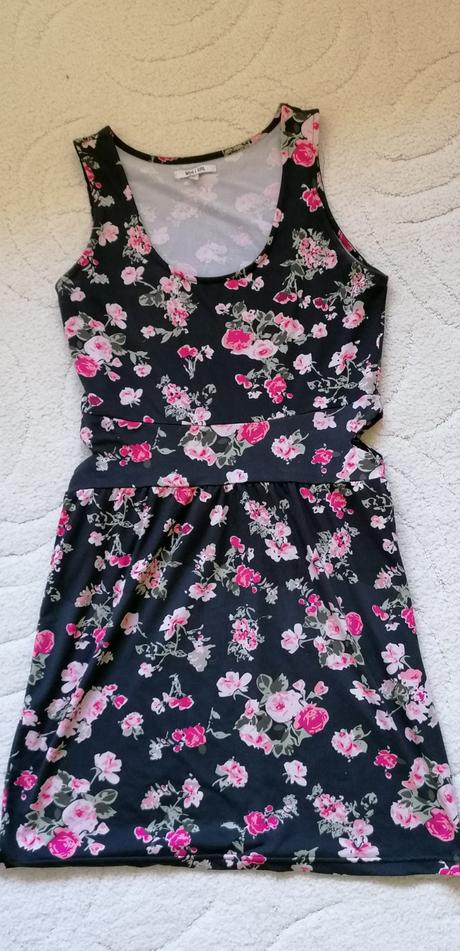 Kvietkované šaty, l