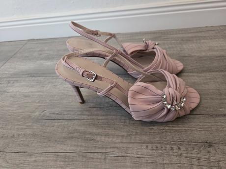 Bledoružové sandále, next,41