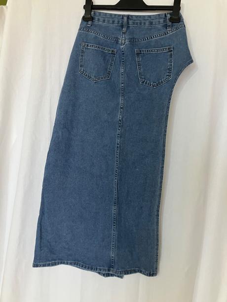 Dámska dlhá riflová asymetrická sukňa s rozparkom, s