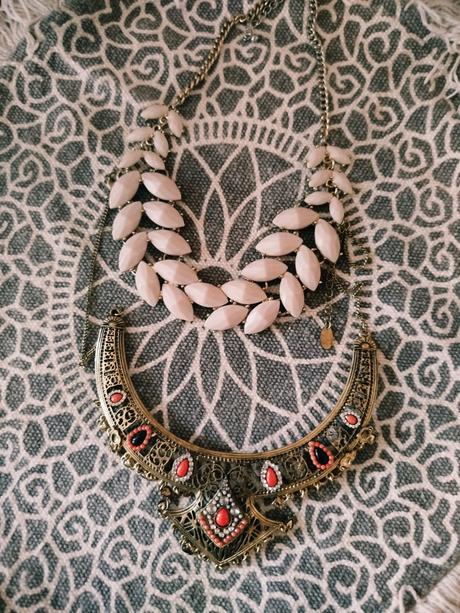 Darujem 2 nahrdelniky,