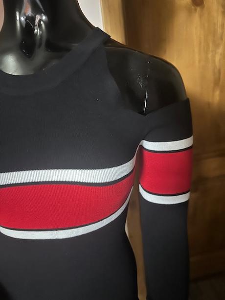 Úpletové šaty s odhalenými plecami zn. guess, guess,l / m