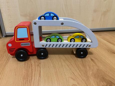 Drevený ťahač s 3 autíčkami,