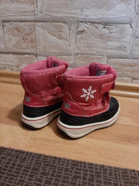 Dievčenské snehule, 25