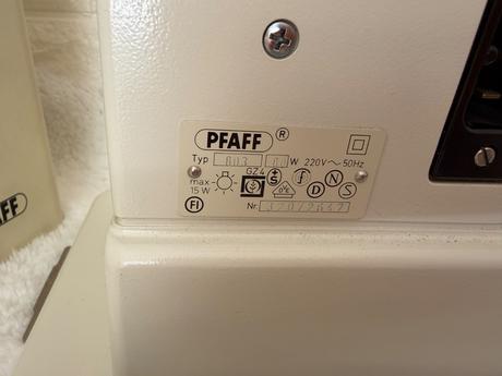 Pfaff hobbymatic 803nemecký kufríkový šijací stroj,