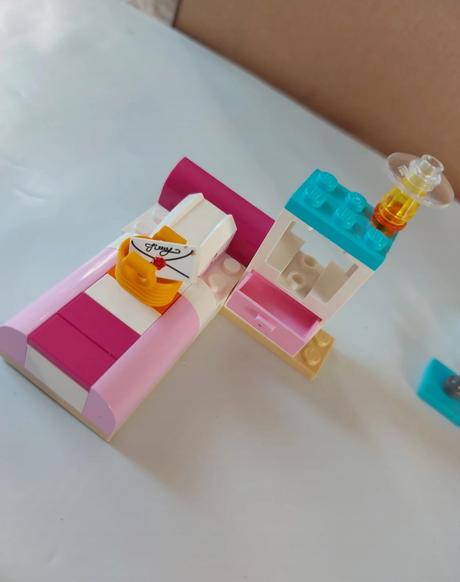 Lego friends 3939 miina spálňa (mia's bedroom),