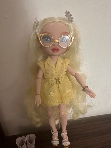 Delilah rainbow high,