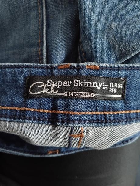 Skinny rifle, clockhouse,s