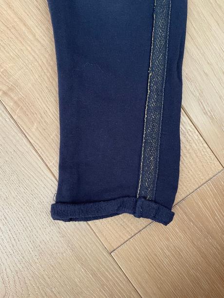 Zateplené tepláky so zlatým lemom, c&a,110