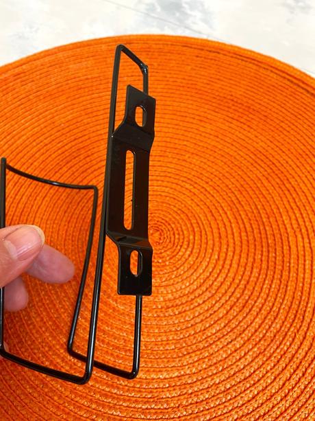 Stojan na fľašu na bicykel,