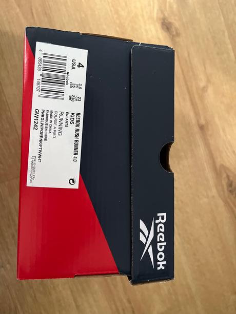 Znackove tenisky používané vnútri na atletiku, reebok,35