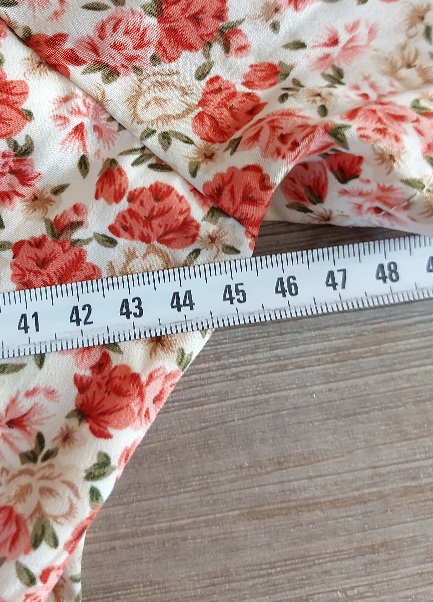 Romantické šaty s ružičkami, s