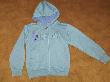 Mikina s poštou, 134