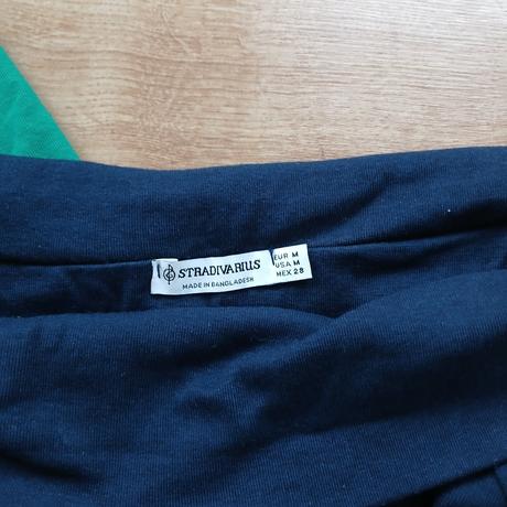 2x topy s odhalenými ramenami, stradivarius,m