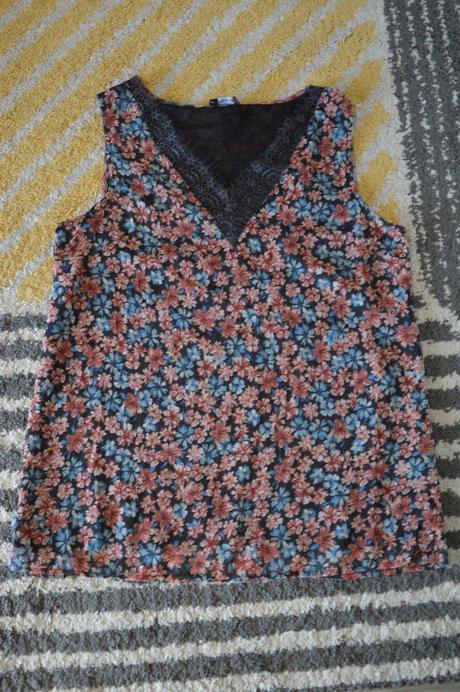 Kvetinkový top s čipkou, c&a,40 / l