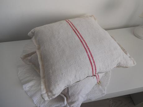 Vankúše menšie , vačšie, podlhovasté,, 