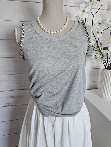 Pekné šedé tričko s perličkami, river island,m