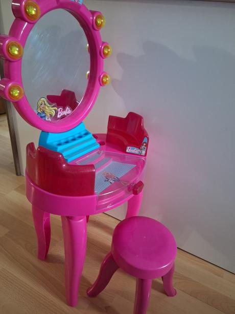 Kozmetický stolík- barbie, 