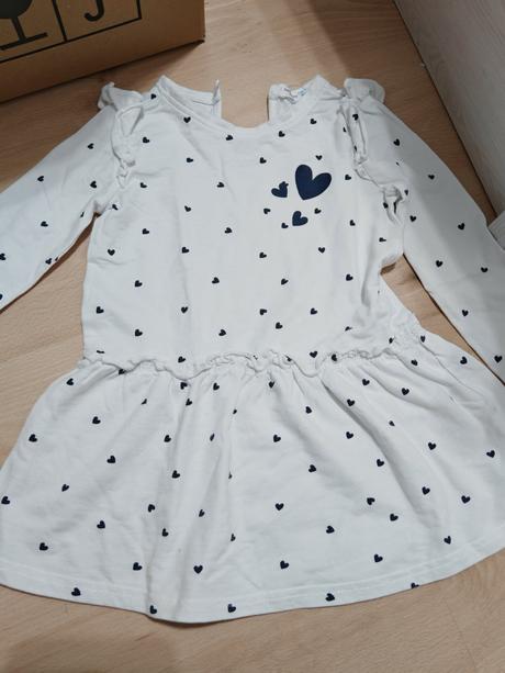 Biele šaty sinsay 104  ale sadnú aj od 86-104, sinsay,104