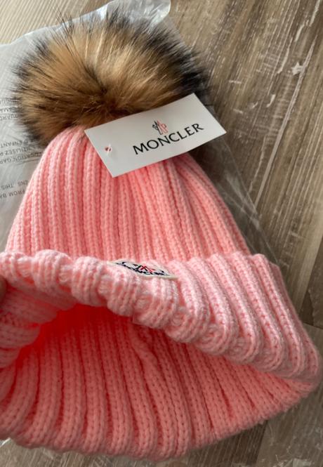 Krásna nová čiapka moncler, 