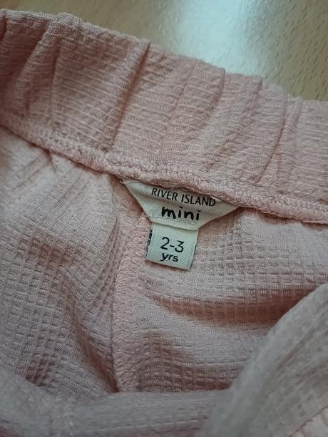 Šortky s volánikmi, river island,98