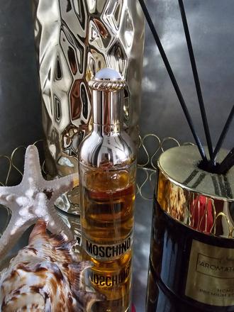 Parfém moschino edt,