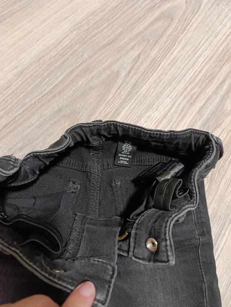 Chlapčenské štýlové čierne rifle, 104