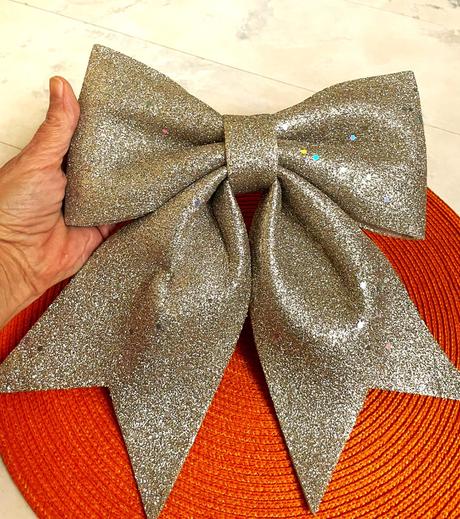 Zlatá vianočná mašľa, 