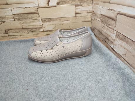 Ara 37,5 - dámske celokožené dierkované topánky, ara,38