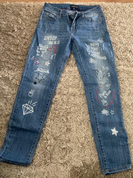 Dámske oblečenie, s