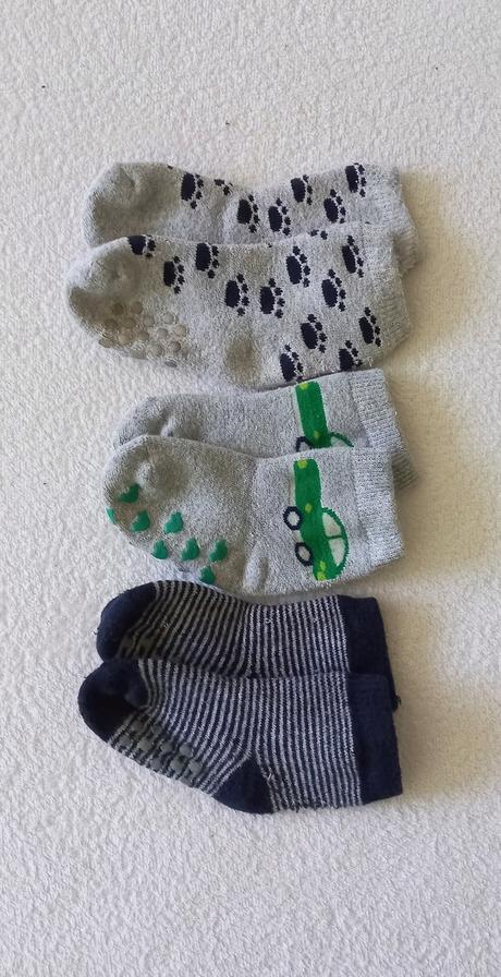 Troje hrubšie ponožky, 74