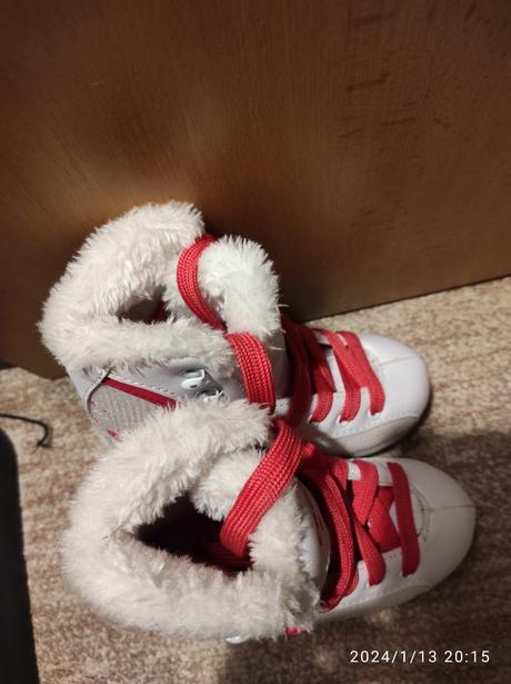 Korčule krasokorčuliarske, crowned,28