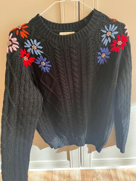 Pulover s vysivkou, l