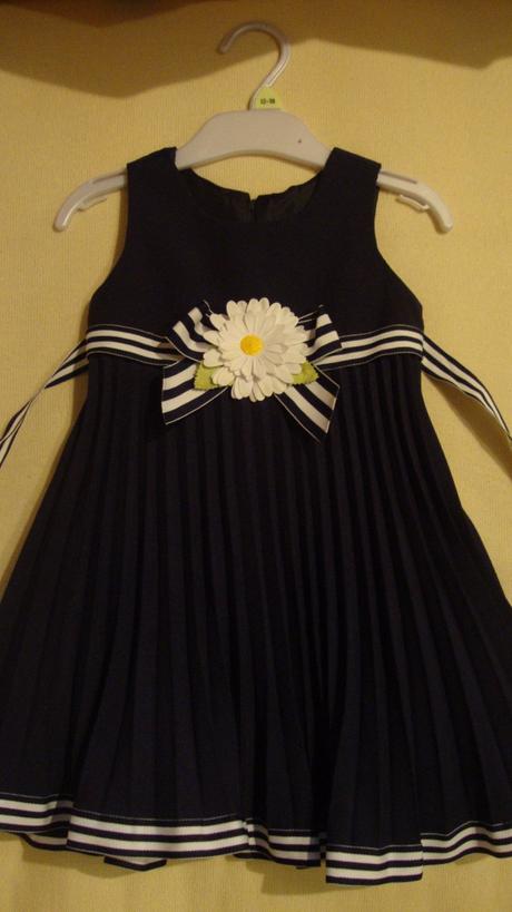 Sviatočné šaty, 98