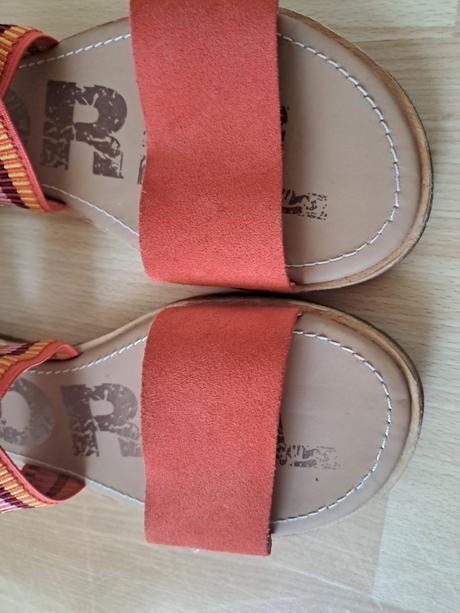 Sandalky, sorel,38
