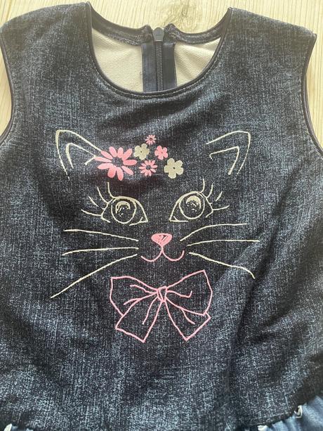 Volánové šaty s obrázkom mačičky, 104