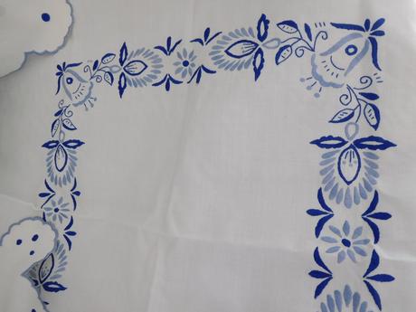 Set obrusov, modrý vzor na bielom plátne, 