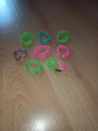 Náramok alebo gumičky do vlasov,