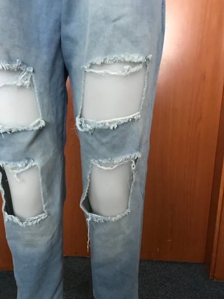 Tepláky v zničenom vzhľade, uni,