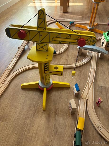 Obrovska vlakova trat s prislusenstvom, 