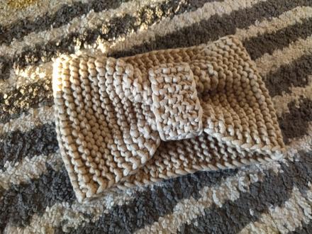 Béžová čelenka, s