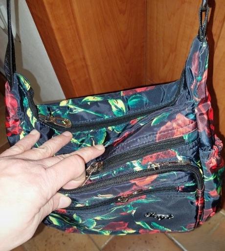 Kvietkovaná peknučká kabeločka, 