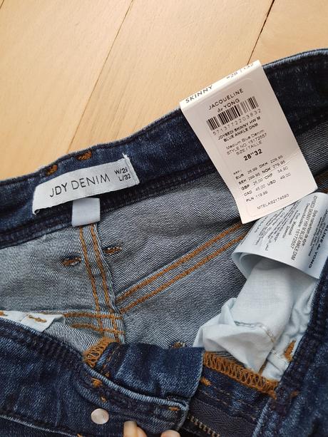 Skinny rifle jacqueline de yong, s