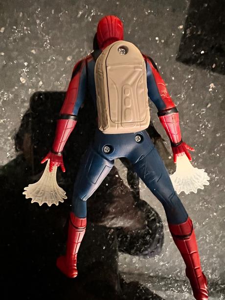 Marvel spyderman figúrka cca 20 cm svietiaca, 