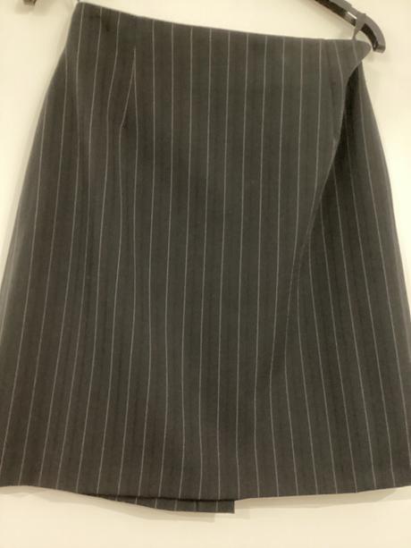 Sukňa elegantná  s pásikmi, 36