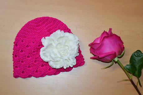 Háčkovaná čiapočka s kvetom, <50 - 158