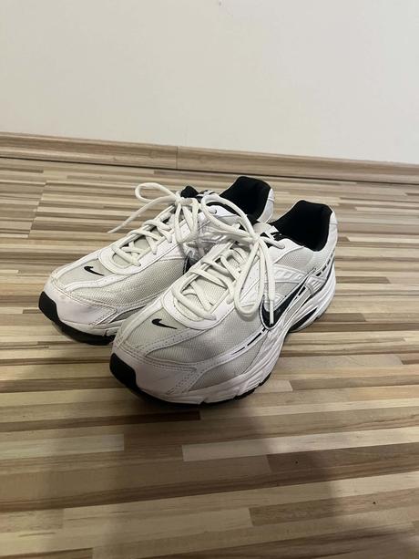 Nike initiator, nike,44