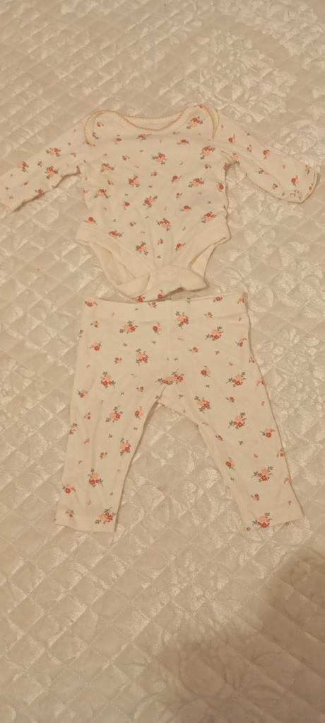 Body, súpravy, pyžamá,perinka, čiapočky a fusak, 50–62
