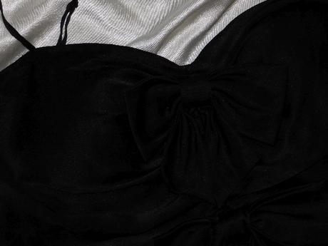 Pekne hodvabne volanikove saty na slavnost, 38