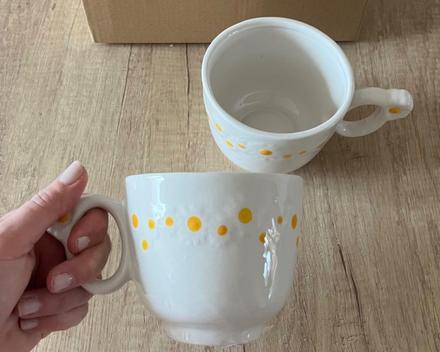Nový biely keramický hrnček s kvetmi, 